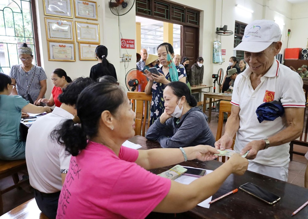 Phường Tùng Thiện chi trả hơn 4 tỷ đồng tiền quà cho nhân dân - ảnh 3