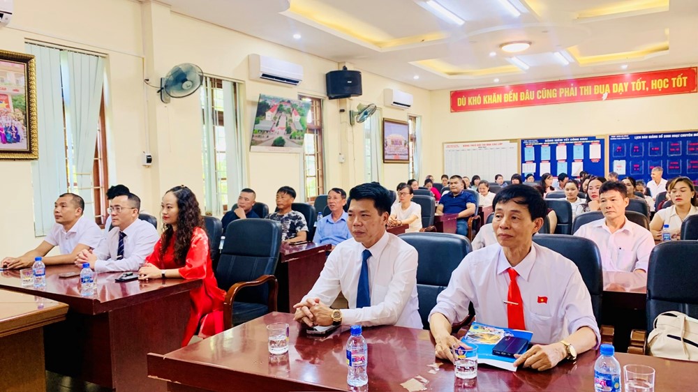 Hơn 1.300 thầy và trò Trường THCS Đồng Mai chào đón năm học mới - ảnh 5