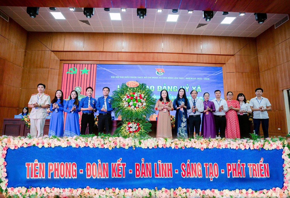Đồng chí Doãn Hồng Việt giữ chức Bí thư Đoàn Thanh niên xã Vân Đình - ảnh 7