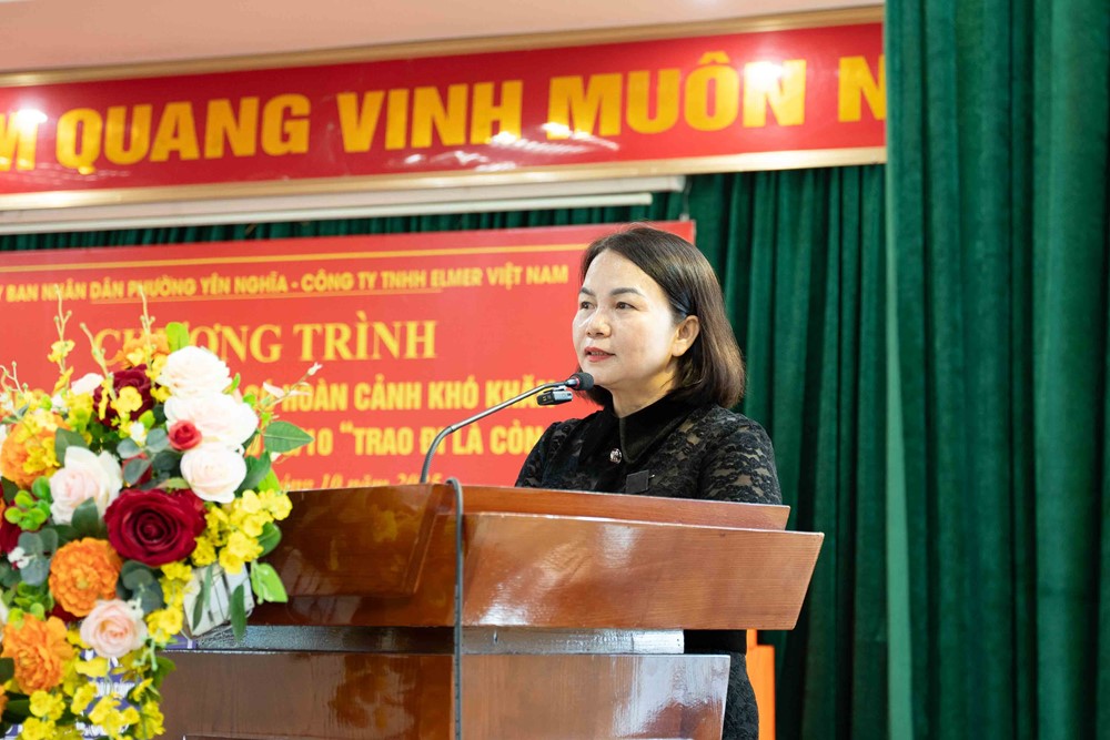 Phường Yên Nghĩa trao hơn 100 suất quà tặng các gia đình có hoàn cảnh khó khăn - ảnh 14