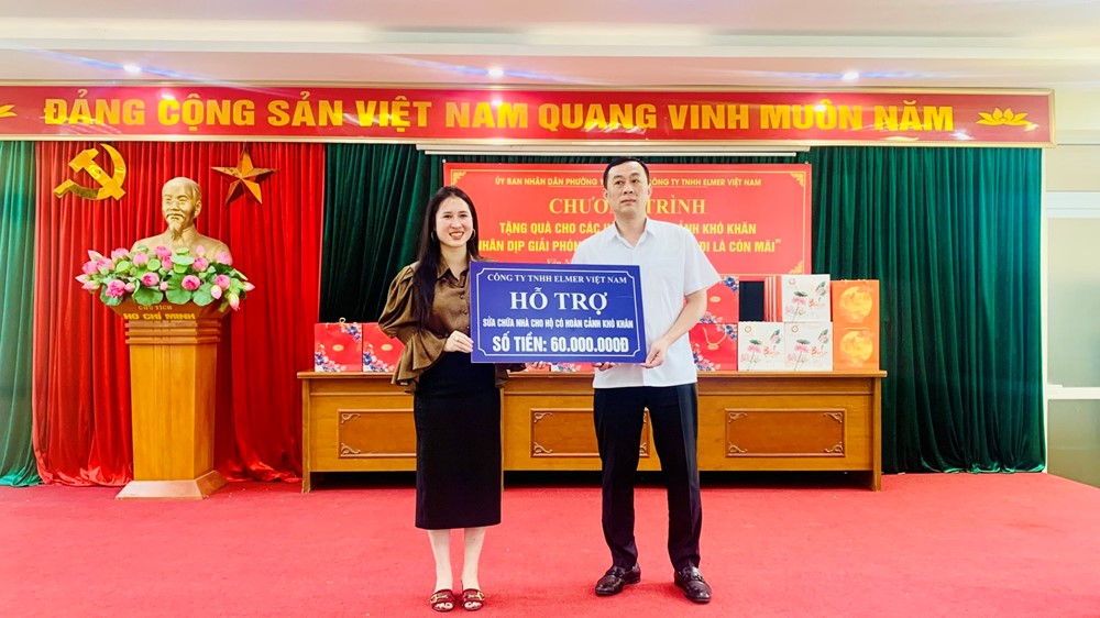 Phường Yên Nghĩa trao hơn 100 suất quà tặng các gia đình có hoàn cảnh khó khăn - ảnh 5