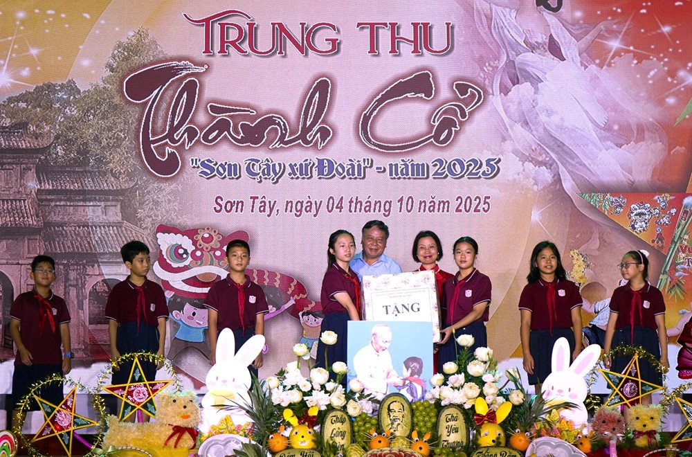 Lung linh sắc màu Đêm hội Trăng rằm - Trung thu Thành cổ - Sơn Tây xứ Đoài - ảnh 2
