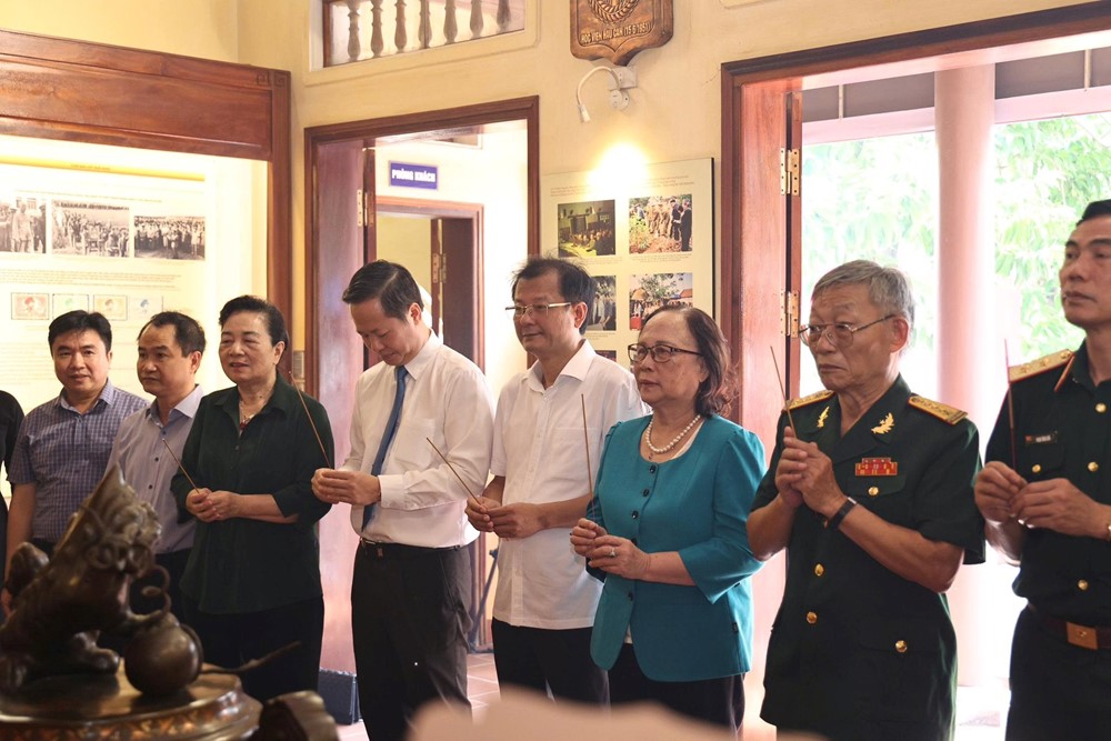 Xã Ứng Thiên: Dâng hương tưởng niệm đồng chí Trần Đăng Ninh - ảnh 4