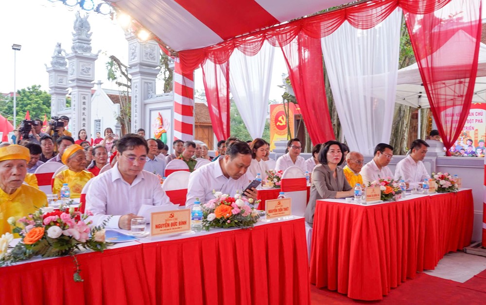 Ứng Hoà: Khánh thành và gắn biển công trình Tu bổ, tôn tạo di tích Đền Trung Thượng - ảnh 1