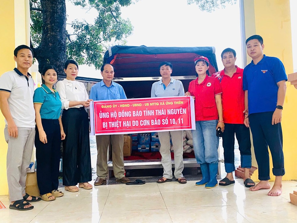 Xã Ứng Thiên mang nhiều chuyến hàng tình nghĩa đến với đồng bào bị ảnh hưởng lũ lụt ở Thái Nguyên - ảnh 1