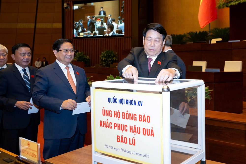 Đại biểu Quốc hội ủng hộ đồng bào khắc phục hậu quả mưa bão - ảnh 2