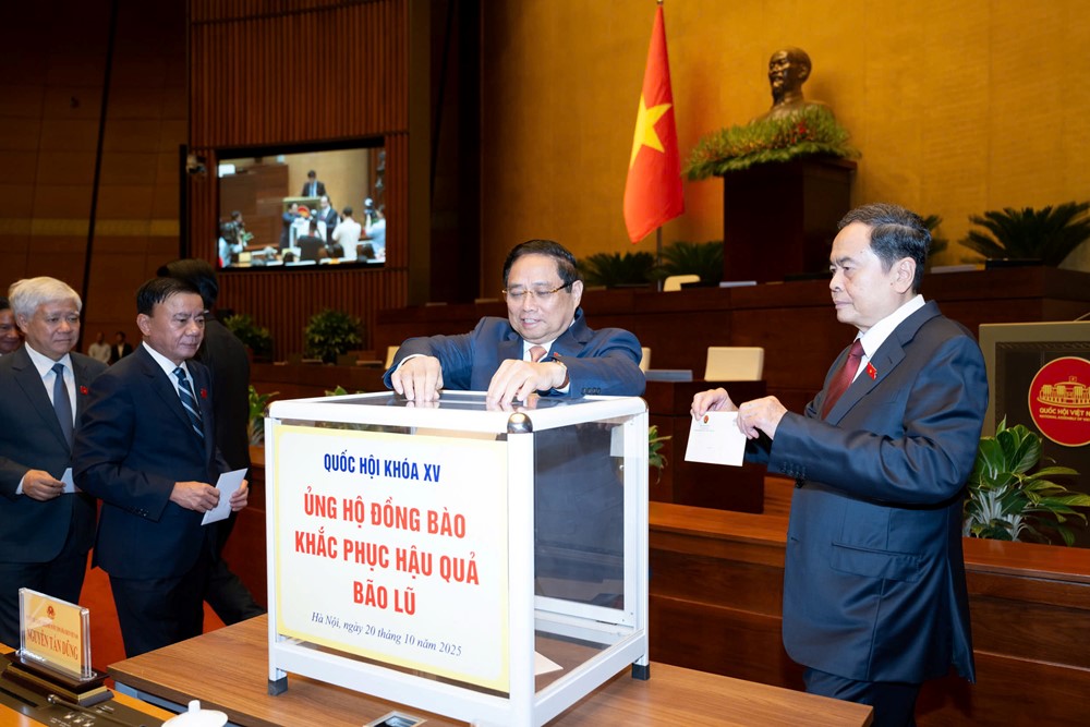 Đại biểu Quốc hội ủng hộ đồng bào khắc phục hậu quả mưa bão - ảnh 3