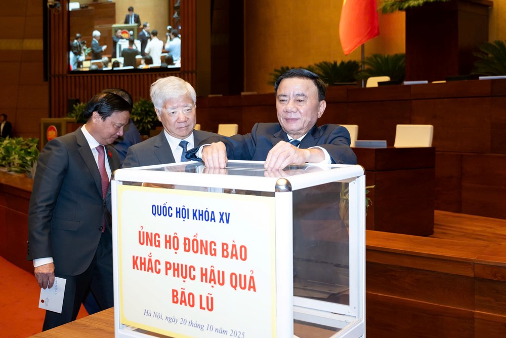 Đại biểu Quốc hội ủng hộ đồng bào khắc phục hậu quả mưa bão - ảnh 5
