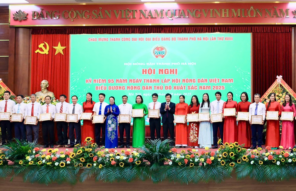 Biểu dương, vinh danh nông dân Thủ đô xuất sắc năm 2025 - ảnh 7