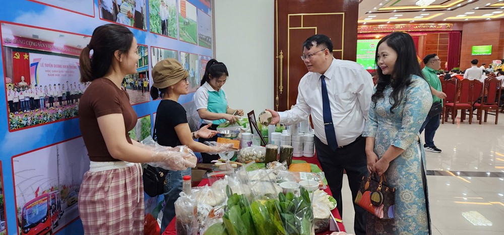 Biểu dương, vinh danh nông dân Thủ đô xuất sắc năm 2025 - ảnh 9