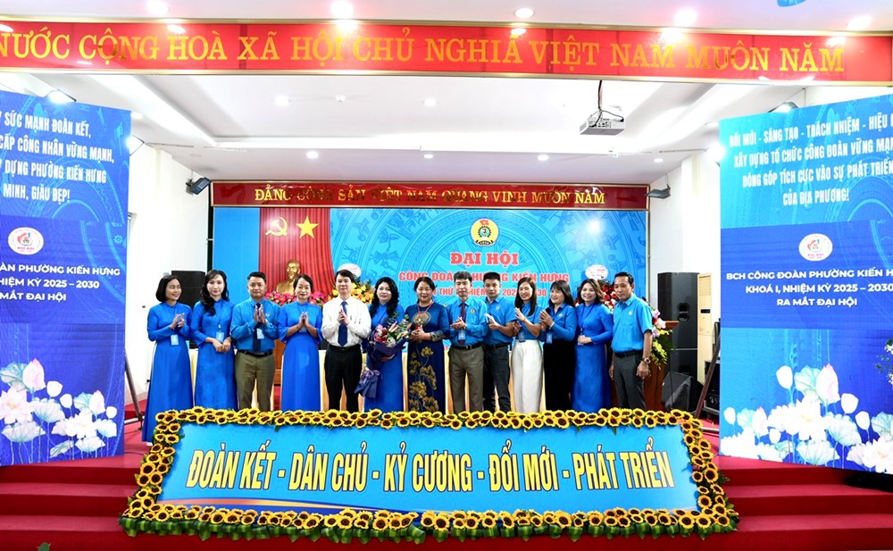 Đồng chí Nguyễn Thị Tạo là Chủ tịch Công đoàn phường Kiến Hưng - ảnh 5