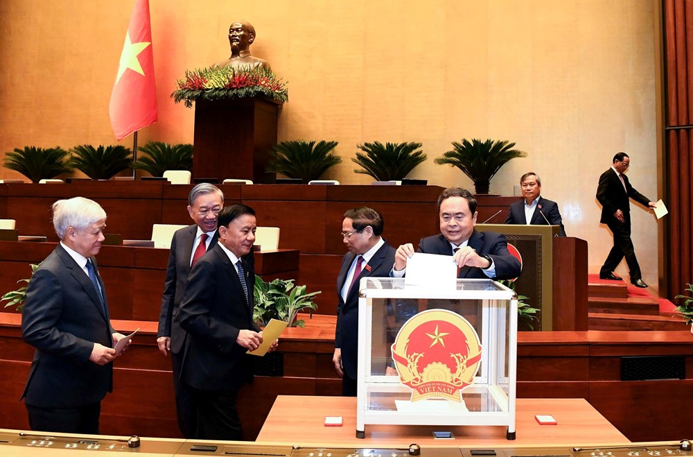 Kiện toàn nhân sự Tổng Thư ký Quốc hội và hai Chủ nhiệm Ủy ban của Quốc hội - ảnh 5