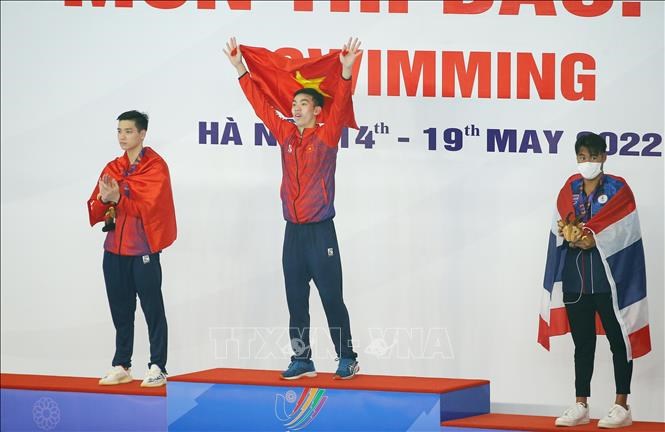  Đội tuyển bơi Việt Nam xuất xắc giành thêm huy chương vàng.  - ảnh 1