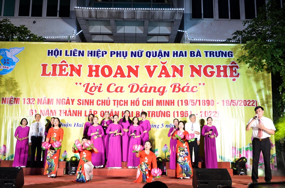  Liên hoan “Lời ca dâng Bác” chào mừng ngày sinh Chủ tịch Hồ Chí Minh - ảnh 8