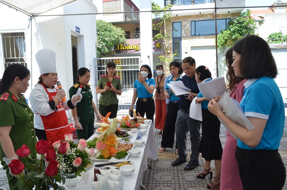 Cán bộ, hội viên phụ nữ quận Long Biên “Vào bếp bằng cả trái tim” - ảnh 8