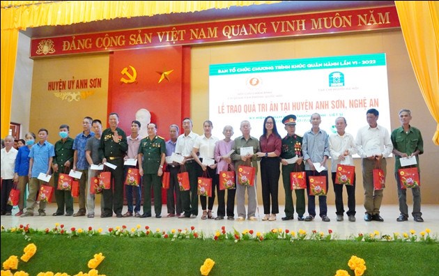 Xúc động chương trình nghệ thuật ” Ta tự hào đi lên - Việt Nam”  - ảnh 1