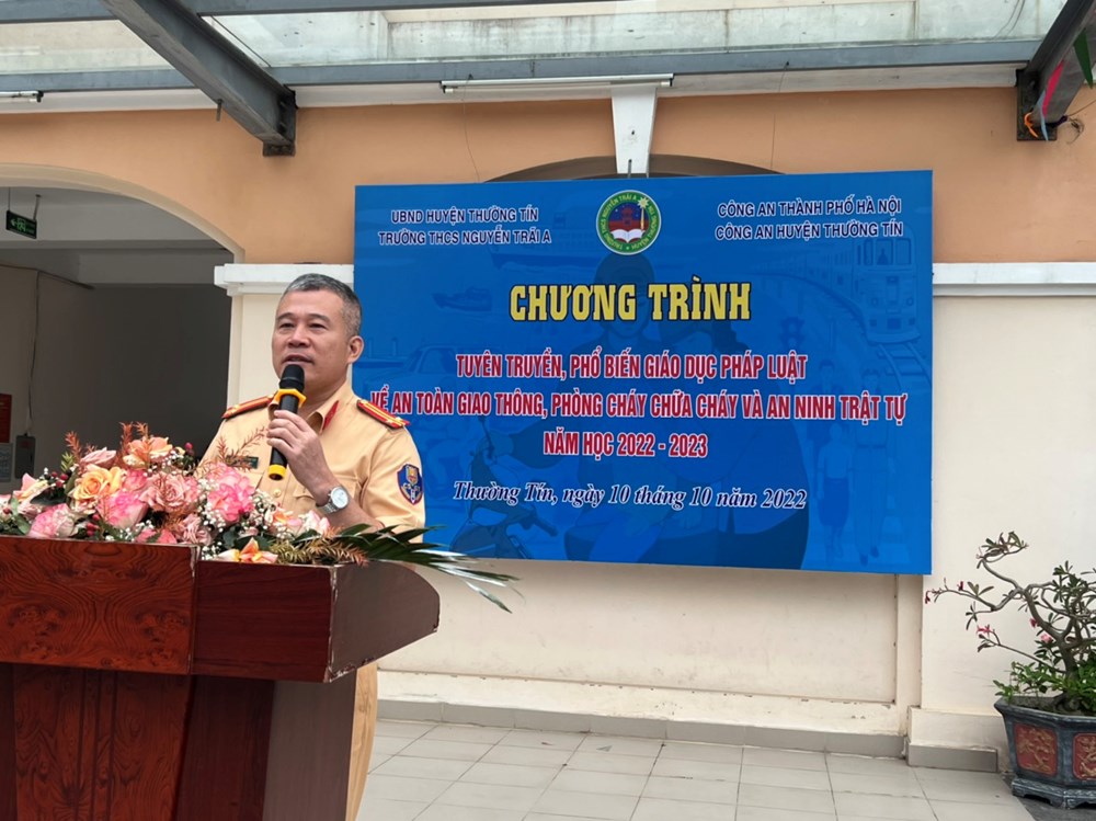  Tuyên truyền phổ biến giáo dục pháp luật về ATGT cho học sinh Trường THCS Nguyễn Trãi A - ảnh 1