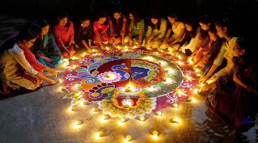 Lung linh lễ hội ánh sáng Diwali ở Ấn Độ - ảnh 1