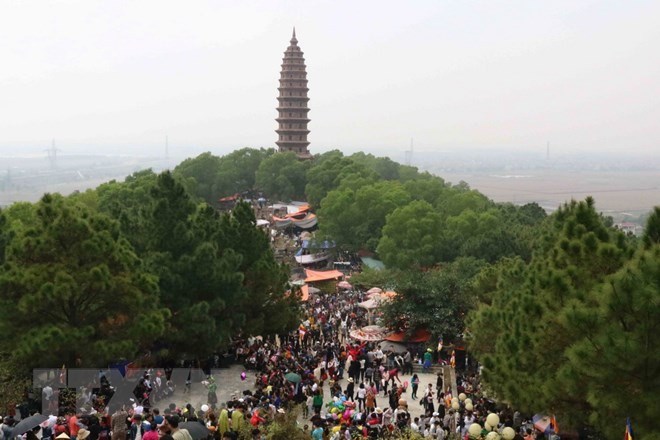 Người dân nô nức về dự lễ hội Phật Tích - ảnh 1