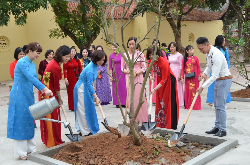Thanh Trì: Phát động Tết trồng cây “Nhớ ơn Bác Hồ, Phụ nữ vun trồng tương lai” Xuân Quý Mão 2023 - ảnh 4