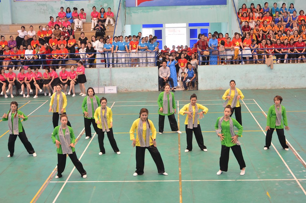 Hội LHPN huyện Thường Tín : Tổ chức thành công Hội thi Dân vũ thể thao năm 2023 - ảnh 7