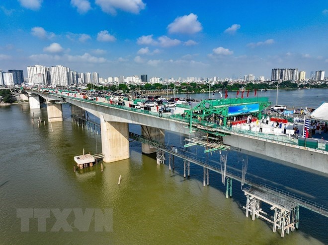 Hà Nội hoàn thành hợp long cầu Vĩnh Tuy giai đoạn 2 - ảnh 1