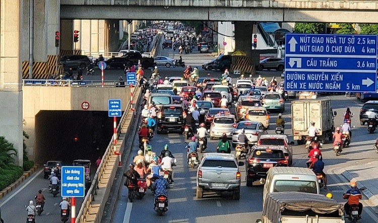 Tổ chức phân luồng giao thông tuyến đường Nguyễn Trãi, Nguyễn Xiển để phục vụ thi công - ảnh 1