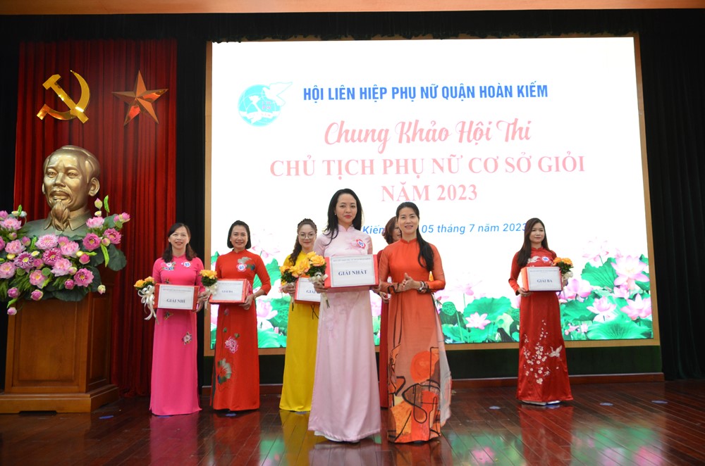 Hoàn Kiếm (Hà Nội): Tổ chức chung khảo hội thi “Chủ tịch Hội phụ nữ cơ sở giỏi” - ảnh 8