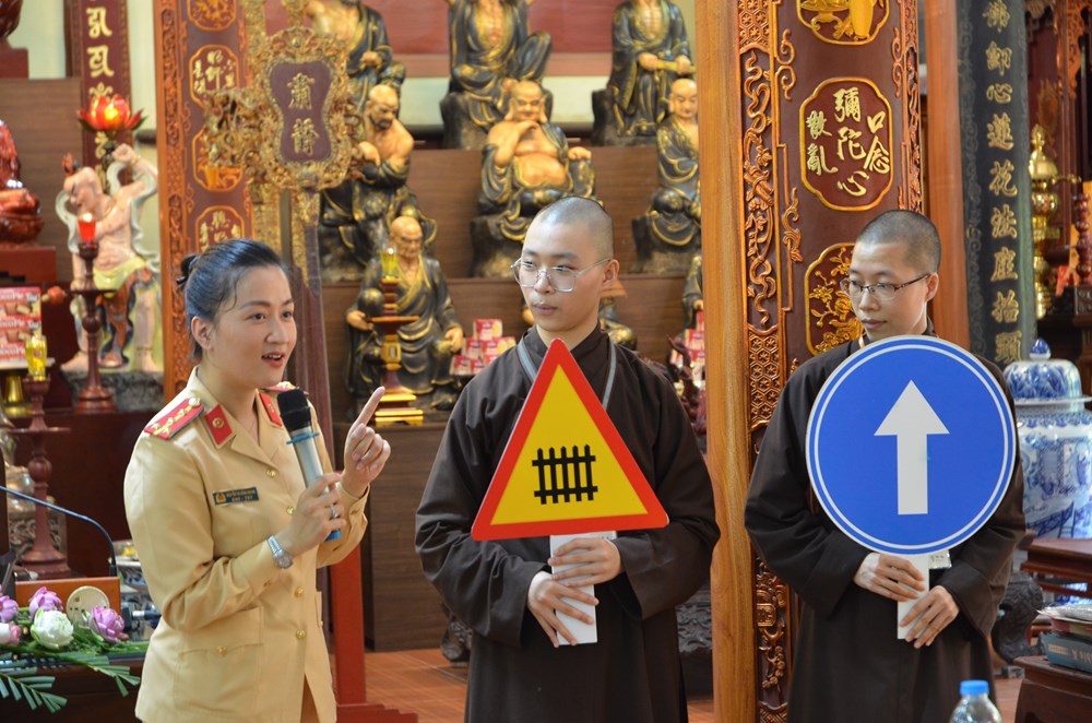 Triển khai công tác tuyên truyền Tăng Ni, Phật tử tham gia đảm bảo trật tự ATGT giai đoạn 2023- 2026 - ảnh 5