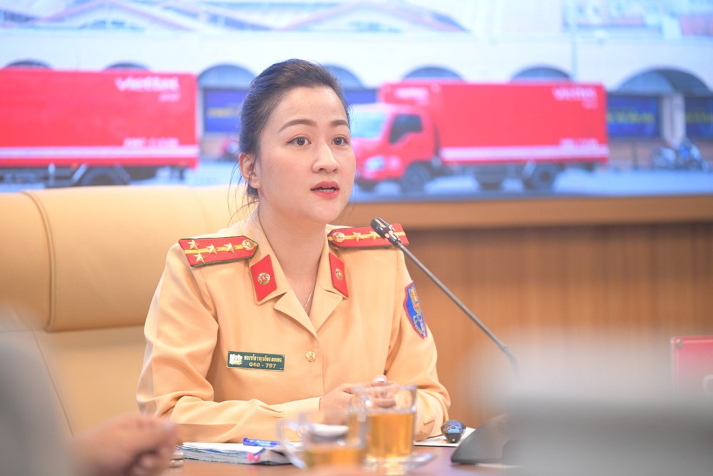 Phòng CSGT- Công an TP Hà Nội phối hợp tuyên truyền an toàn giao thông cho đội ngũ lái xe - ảnh 1