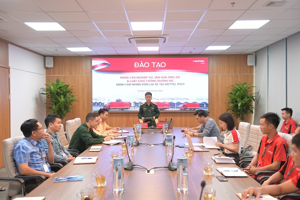 Phòng CSGT- Công an TP Hà Nội phối hợp tuyên truyền an toàn giao thông cho đội ngũ lái xe - ảnh 2