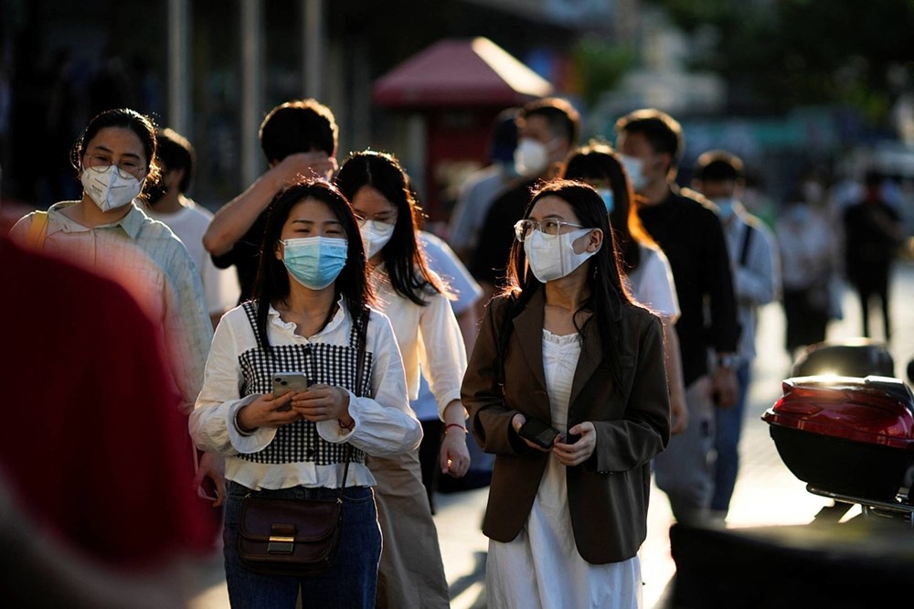 Hà Nội khuyến khích người dân đeo khẩu trang nơi công cộng để phòng, chống dịch bệnh - ảnh 1