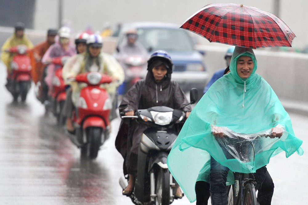 Cảnh báo mưa dông, tố lốc khi miền Bắc đón không khí lạnh - ảnh 1