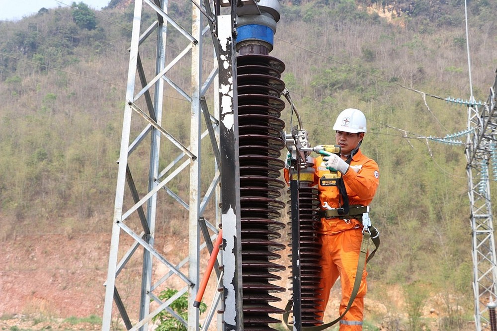 Tiêu thụ điện tiếp tục tăng cao trong nắng nóng - ảnh 1