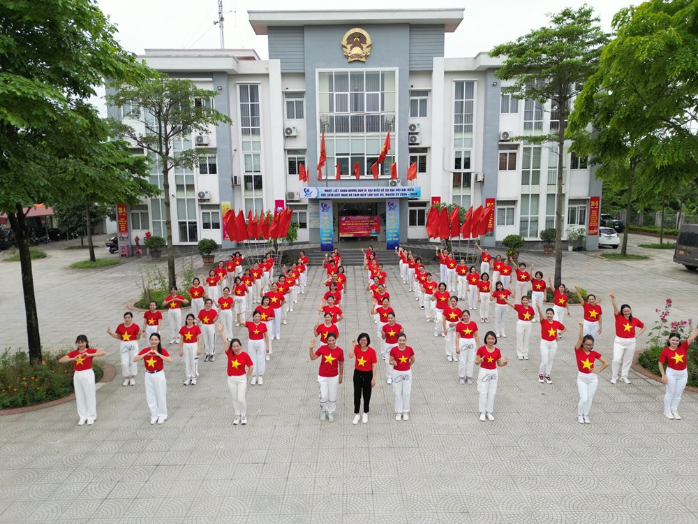 Phụ nữ huyện Thanh Trì đồng diễn dân vũ mừng 70 năm Chiến thắng Điện Biên Phủ - ảnh 3