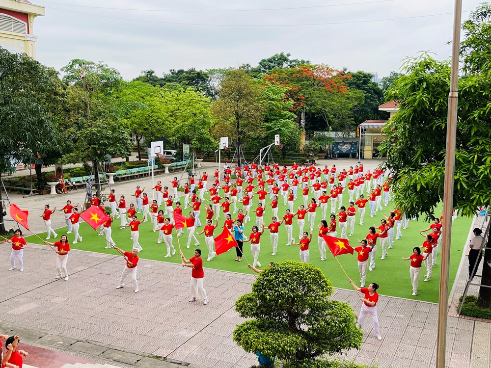 Phụ nữ huyện Thanh Trì đồng diễn dân vũ mừng 70 năm Chiến thắng Điện Biên Phủ - ảnh 4