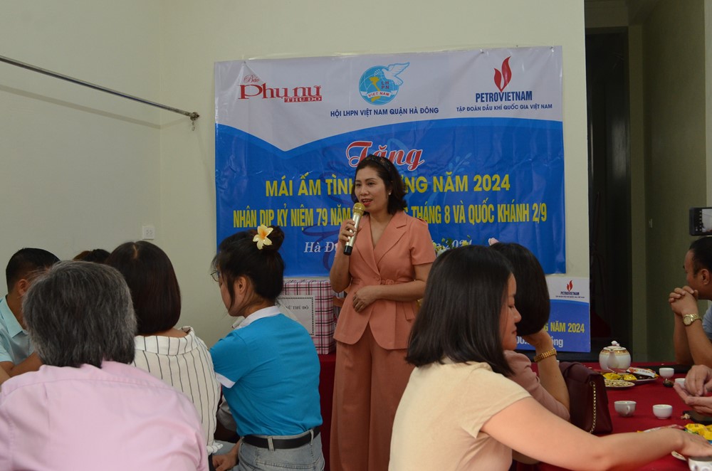Báo Phụ nữ Thủ đô bàn giao mái ấm tình thương cho gia đình phụ nữ nghèo tại Hà Đông  - ảnh 1