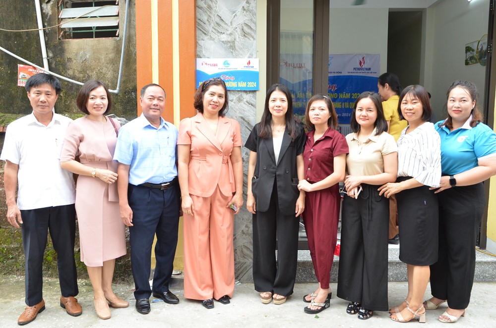 Báo Phụ nữ Thủ đô bàn giao mái ấm tình thương cho gia đình phụ nữ nghèo tại Hà Đông  - ảnh 4