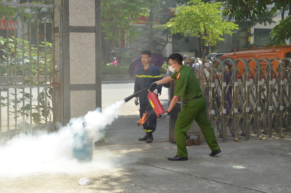 Tập huấn kiến thức, kỹ năng phòng chống cháy nổ tại gia đình cho cán bộ, hội viên, phụ nữ - ảnh 6