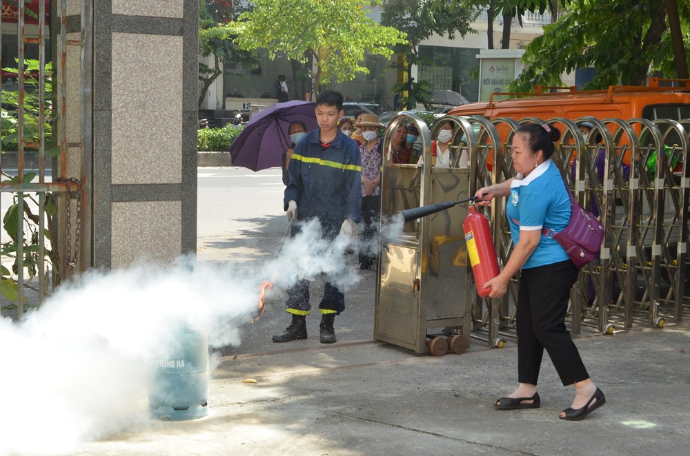 Tập huấn kiến thức, kỹ năng phòng chống cháy nổ tại gia đình cho cán bộ, hội viên, phụ nữ - ảnh 7