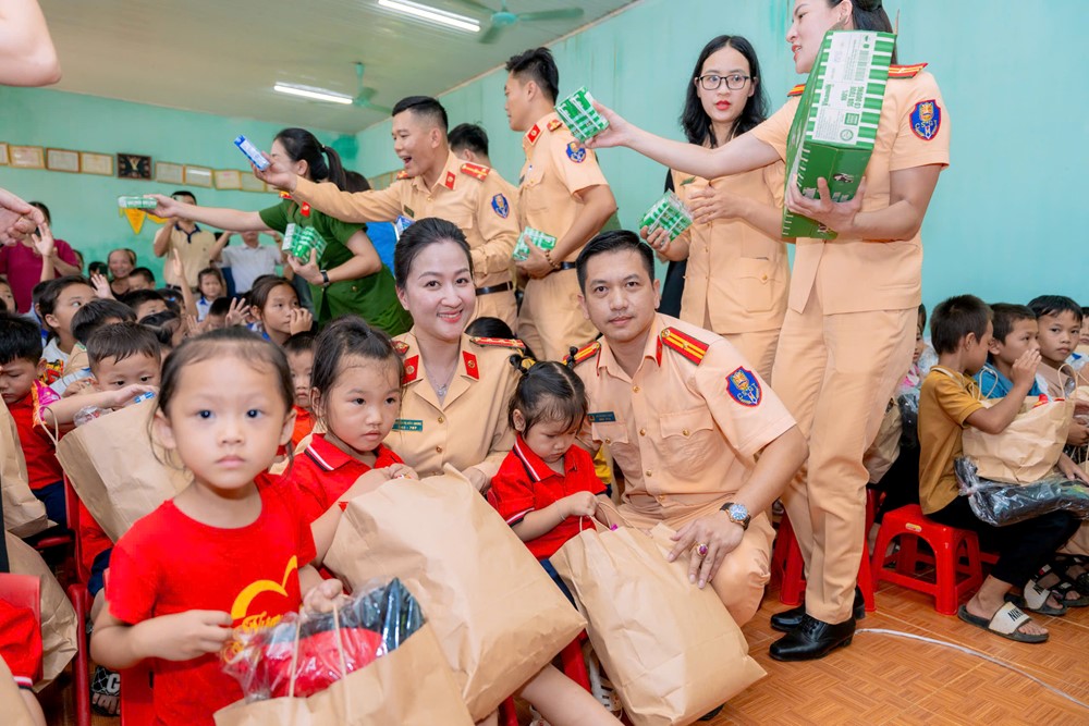 Mang Tết Trung thu tới vùng núi cao - ảnh 3