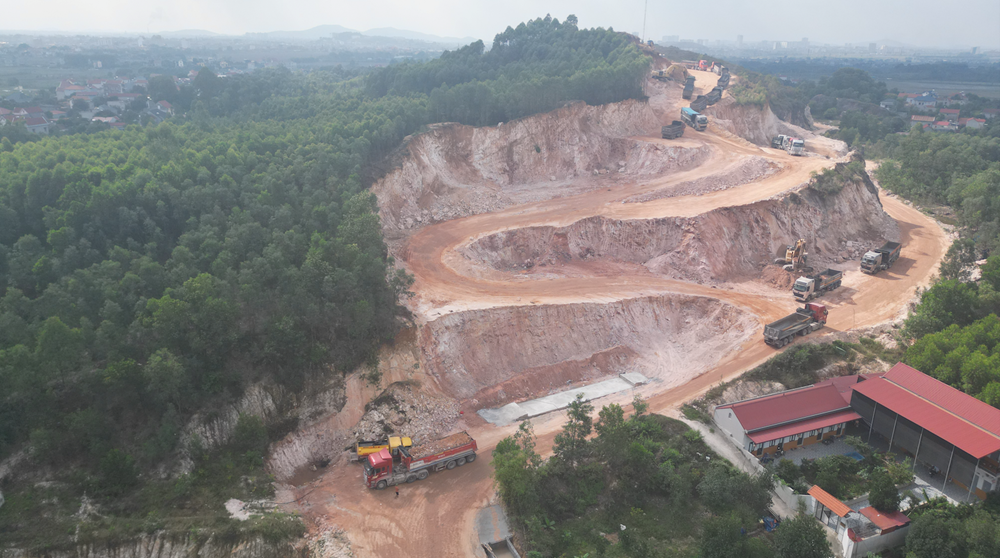 Công ty Trung Bắc khai thác đất núi Kẻ, núi Nội Ninh bị người dân tố ô nhiễm môi trường - ảnh 1