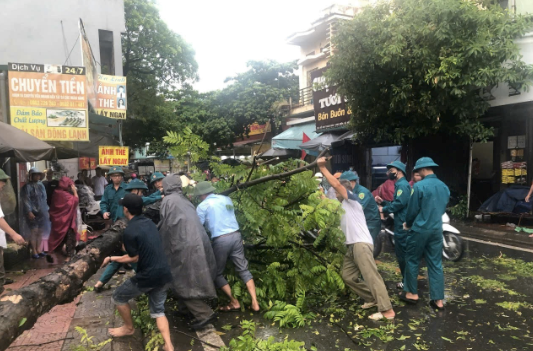 Hà Nội sẵn sàng phương tiện ứng trực, kịp thời xử lý các sự cố do bão - ảnh 2
