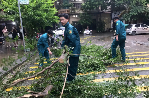 Hà Nội sẵn sàng phương tiện ứng trực, kịp thời xử lý các sự cố do bão - ảnh 3