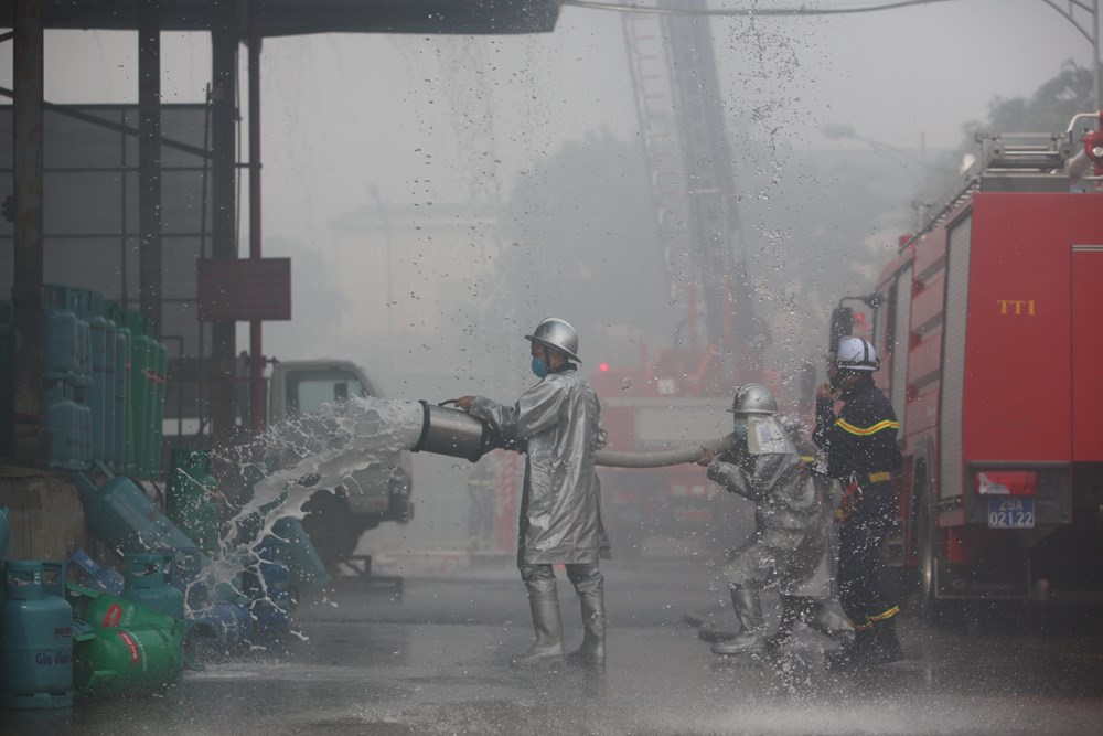 Diễn tập phương án chữa cháy và cứu nạn cứu hộ tại công ty Cổ phần dầu khí An Pha - ảnh 2