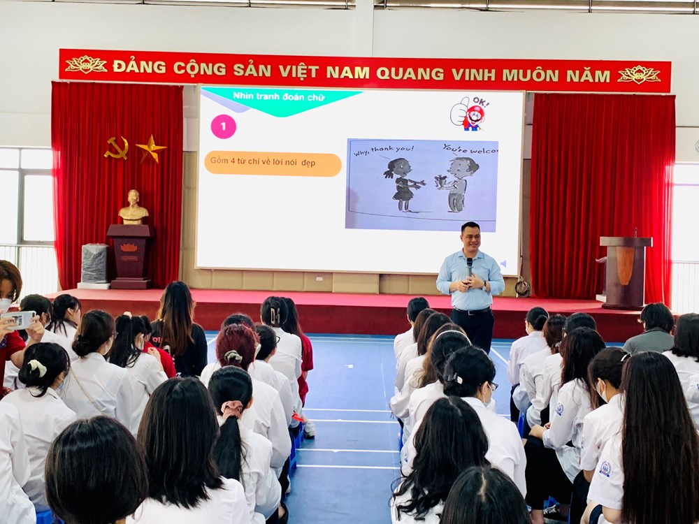 Hội LHPN quận Thanh Xuân: Truyền thông văn hóa ứng xử cho 120 nữ sinh trường THPT Khương Đình - ảnh 2