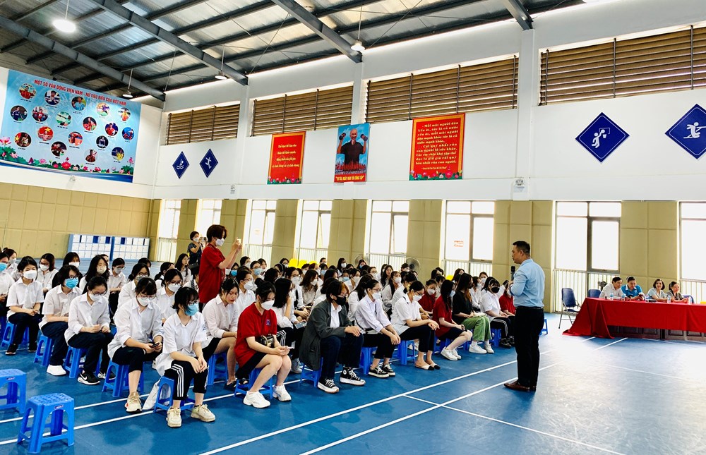 Hội LHPN quận Thanh Xuân: Truyền thông văn hóa ứng xử cho 120 nữ sinh trường THPT Khương Đình - ảnh 4