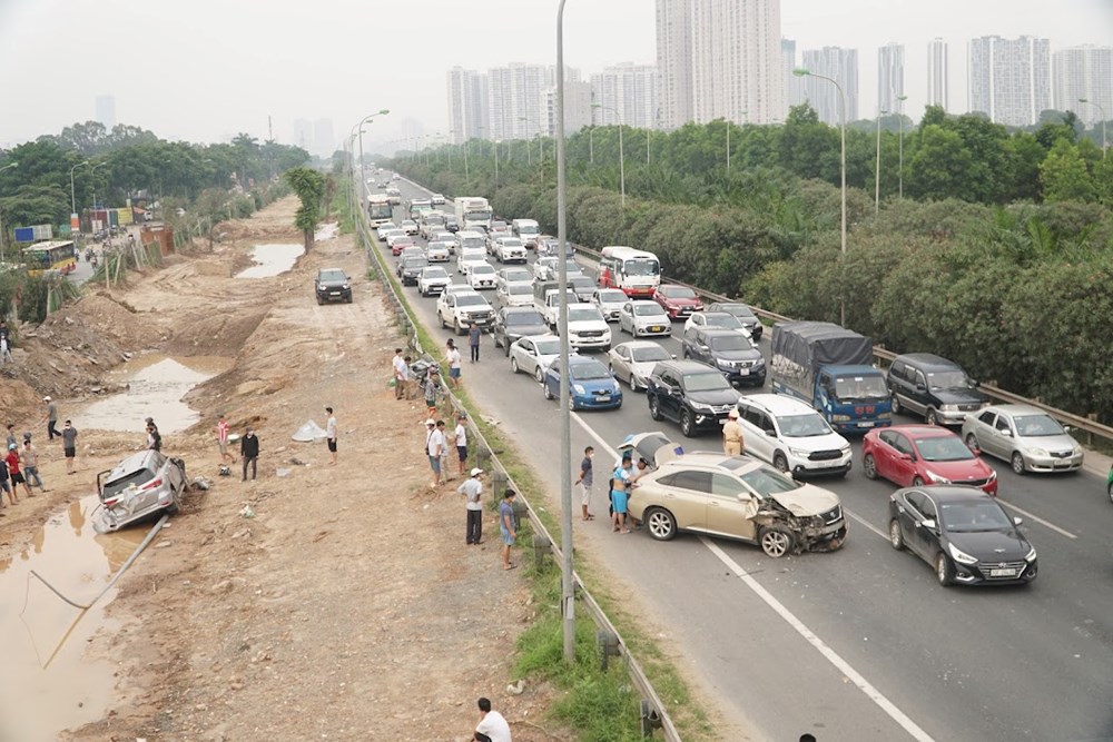 Hà Nội: Yêu cầu lái xe Lexus gây tai nạn trên Đại lộ Thăng Long ra trình diện - ảnh 1