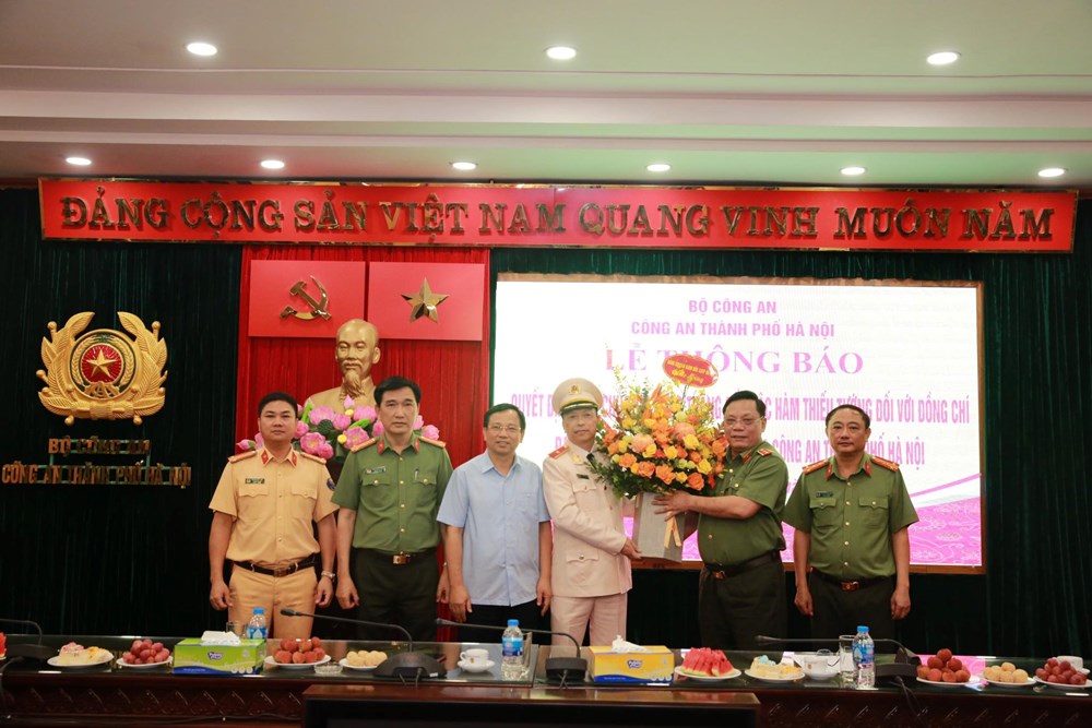 Phong hàm Thiếu tướng cho Phó Giám đốc Công an Hà Nội Nguyễn Hồng Ky - ảnh 1