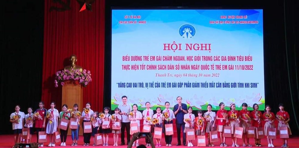 Huyện Thanh Trì: Biểu dương 100 trẻ em gái chăm ngoan, học giỏi - ảnh 3